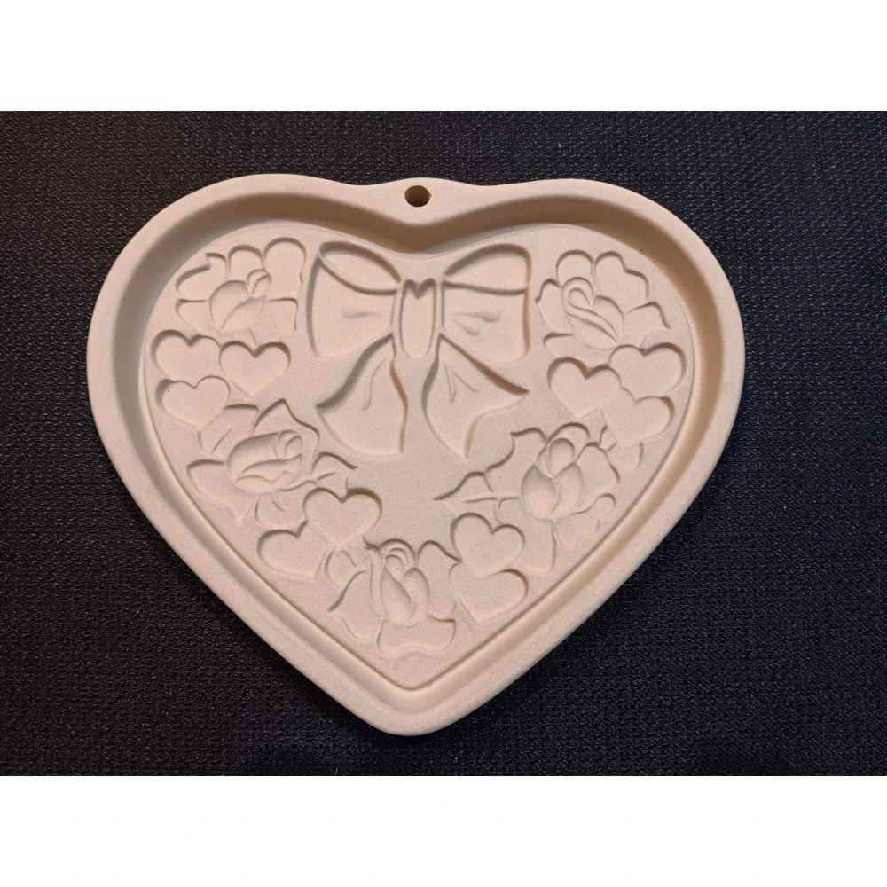 Pampered Chef Spring Wreath Heart Cookie Mold 2003 Family Heritage Stoneware USA